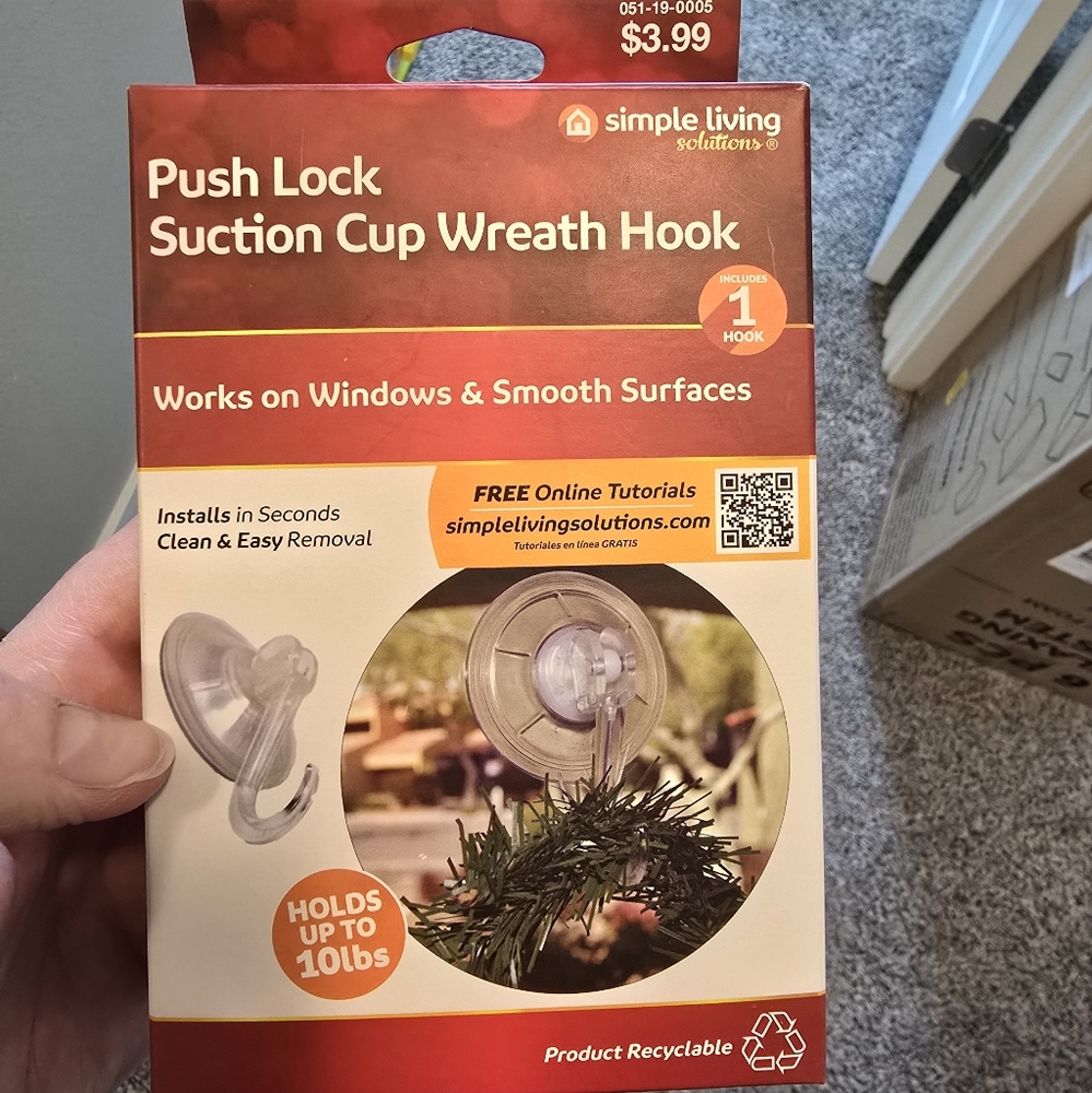 ☆FREE - wreath hanger suction cup